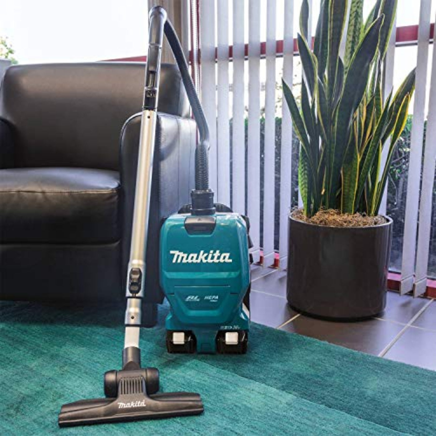 Makita 18V X2 LXT Lithium-Ion (36V) Brushless Cordless 1/2 Gallon HEPA Filter Backpack Dry Vacuum Kit  - XCV09PT