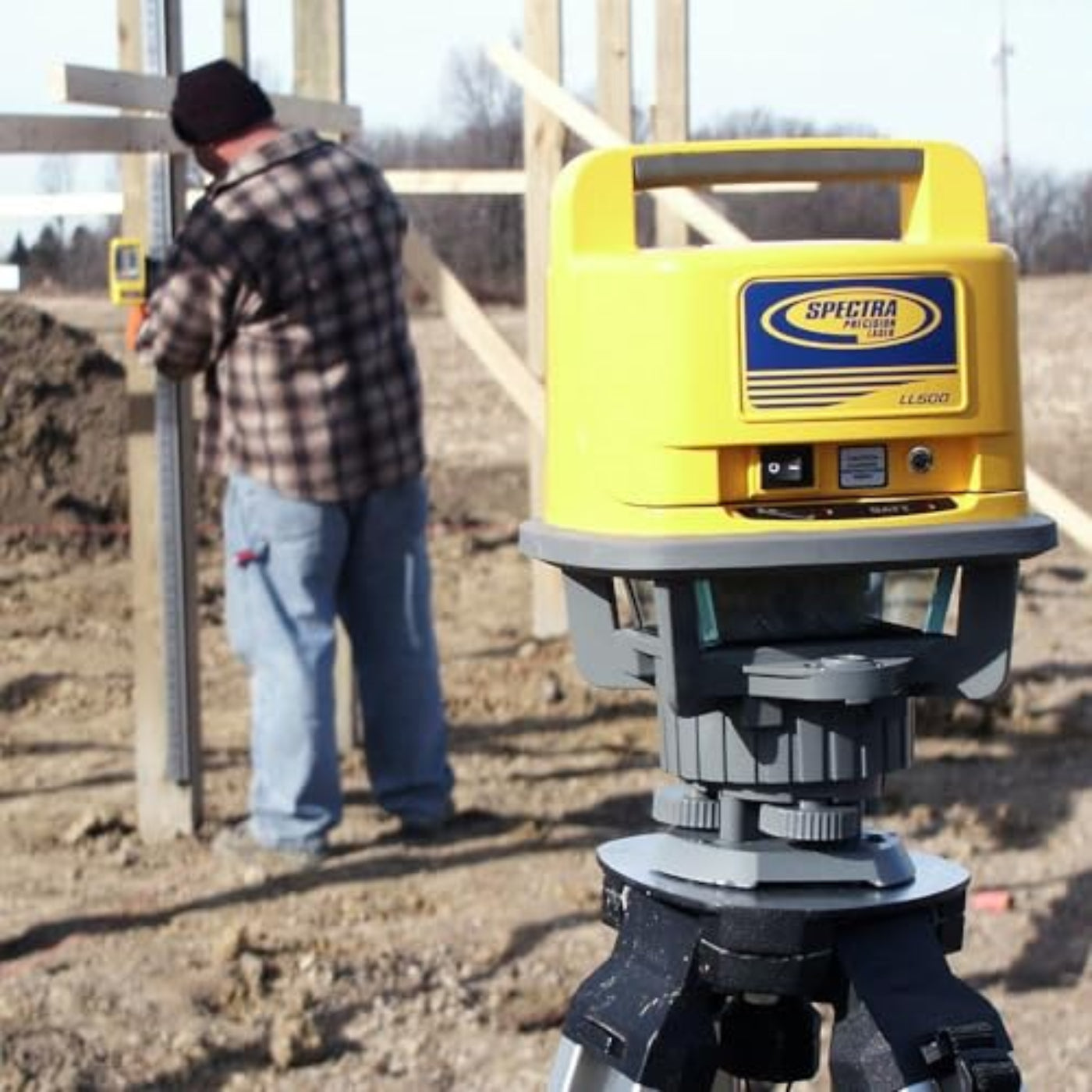 Spectra Precision Self-Leveling Laser Level with Receiver, C70 Rod Clamp, Alkaline Batteries, and Carry Case - LL500