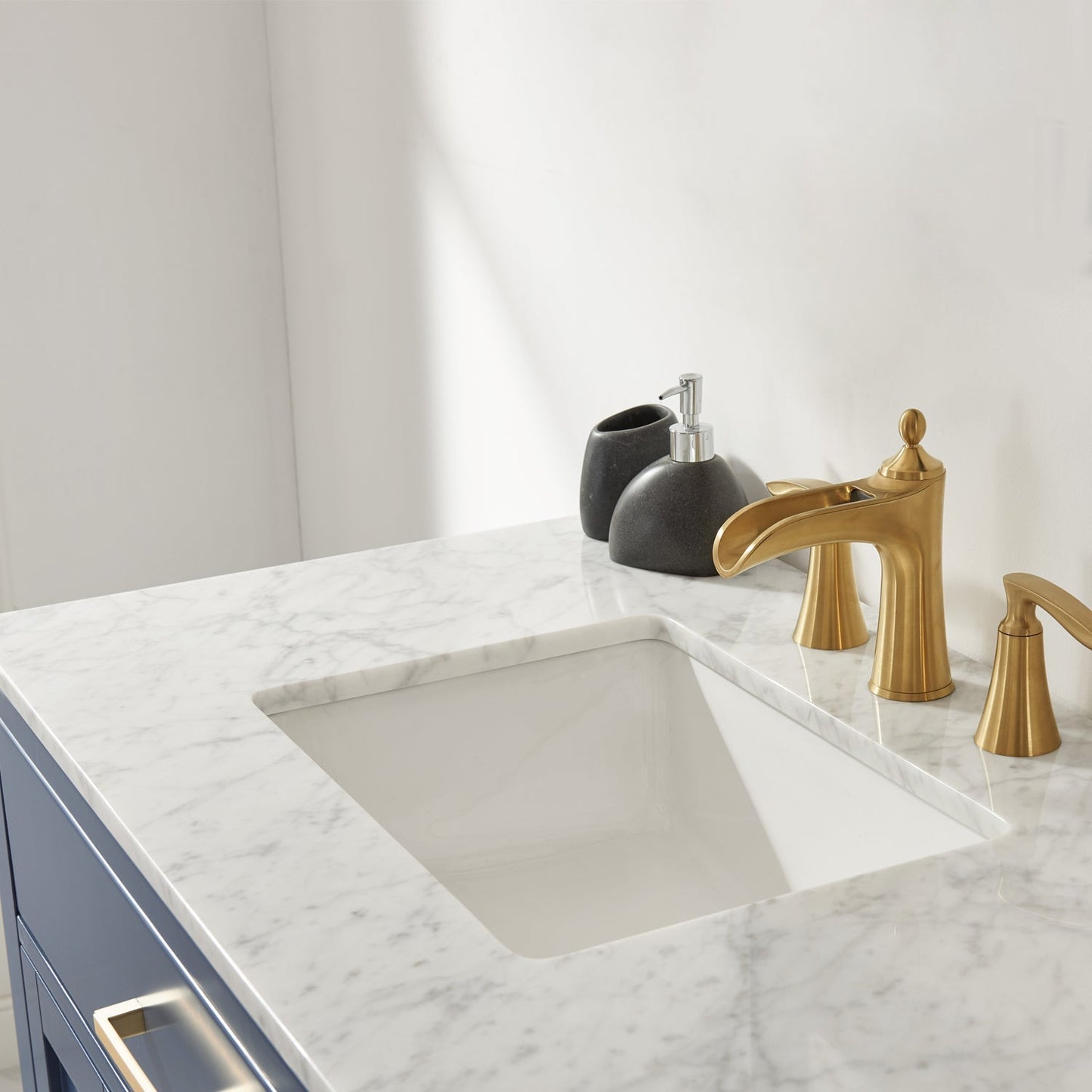 Altair Designs 36" single vanity with top - 531036-WH-CA-NM