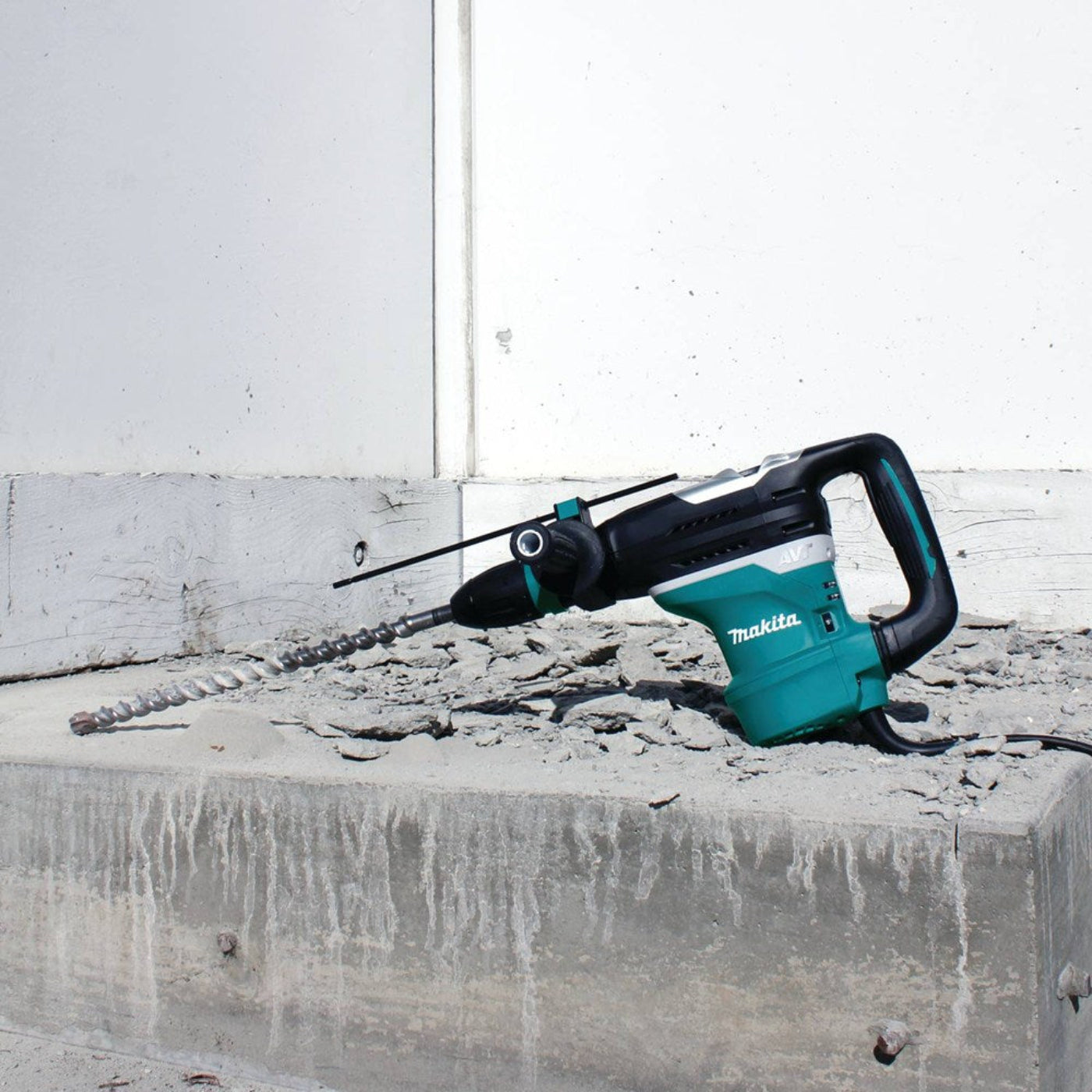Makita  1-9/16" Advanced AVT Rotary Hammer, accepts SDS-MAX bits, 2-mode, var. spd., case - HR4013C