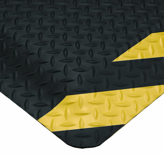 Wearwell Diamond-Plate SpongeCote UltraSoft Mat, 3' Width x 75' Length x 15/16" Thickness, Black/Chevron - 414.1516x3x75CHV