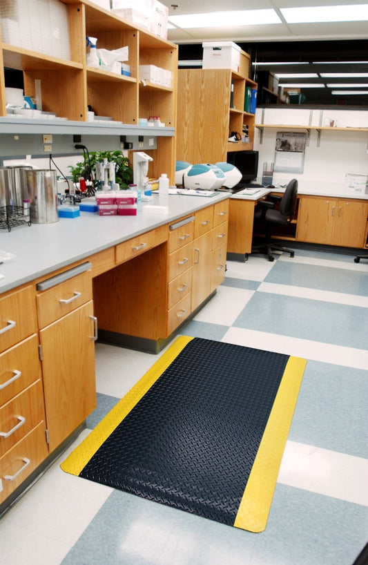 Wearwell Diamond-Plate SpongeCote UltraSoft Mat, 3' Width x 20' Length x 15/16" Thickness, Black/Yellow - 414.1516x3x20BYL