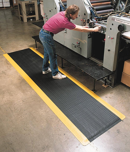 Wearwell Diamond-Plate SpongeCote UltraSoft Mat, 3' Width x 20' Length x 15/16" Thickness, Black/Yellow - 414.1516x3x20BYL