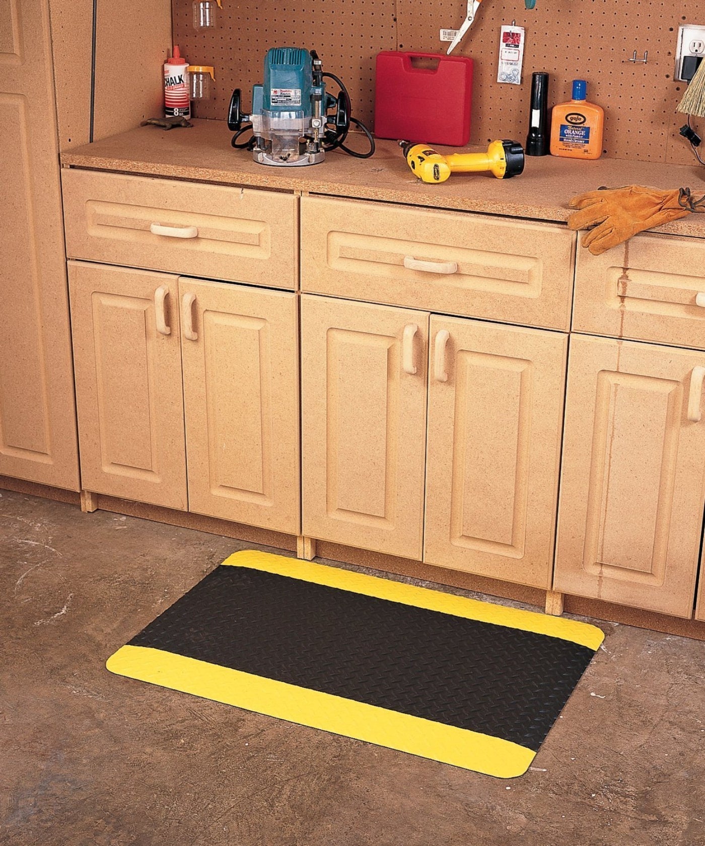 Wearwell Diamond-Plate SpongeCote UltraSoft Mat, 3' Width x 10' Length x 15/16"Thickness, Black/Yellow - 414.1516x3x10BYL