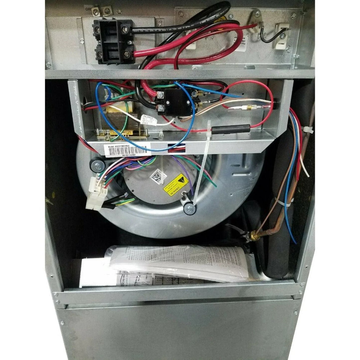 Goodman - 3 Ton/36,000 BTU Wall Mount Air Handler With Built-In 8kW Heater - 230V - R32 - AWST36LU1308