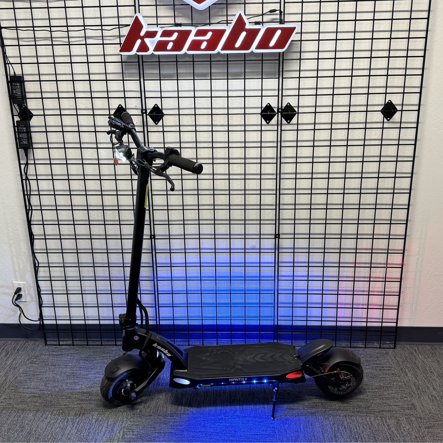 KAabo Mantis 8 Lite (Certified pre-owned, less than 50 miles ) - R-KMTS-08L0-BS
