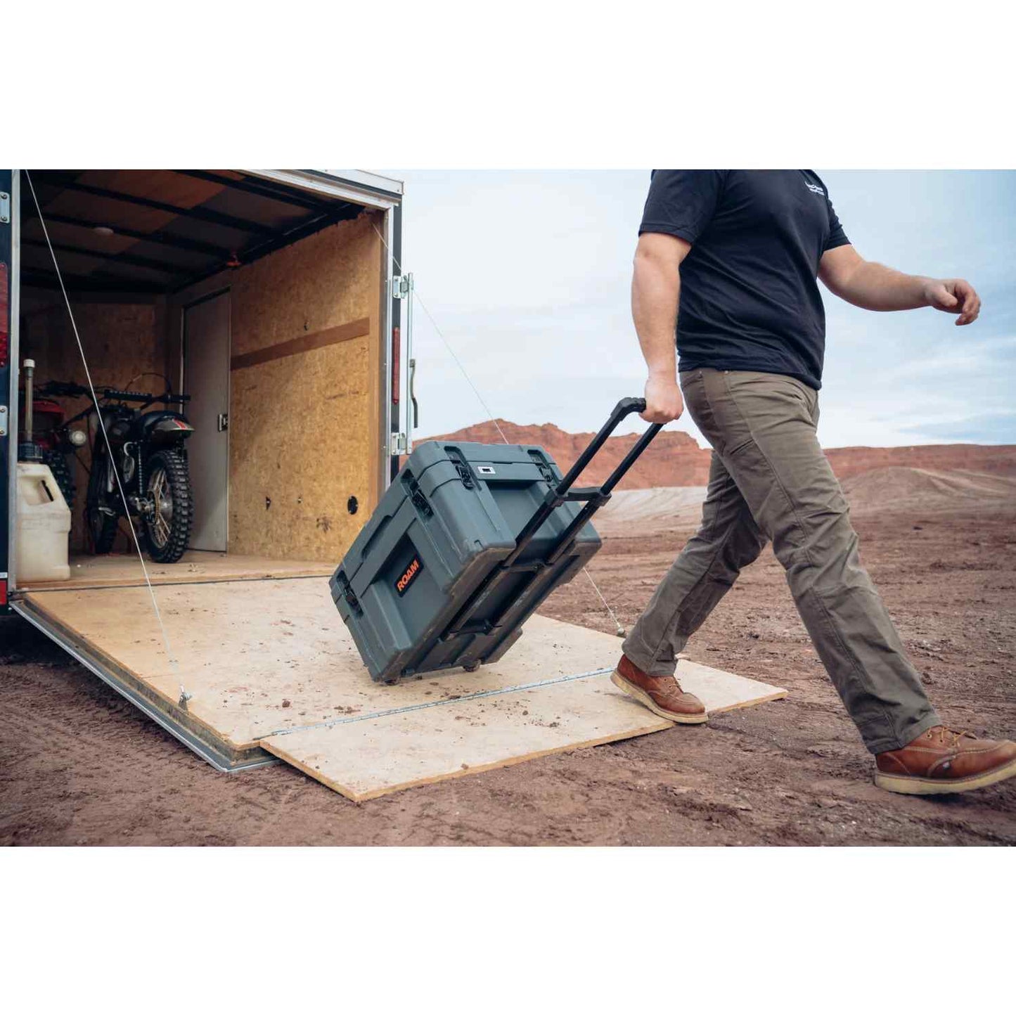 Roam Rolling Rugged Case - ROAM-CASE-150L-BLK-LL