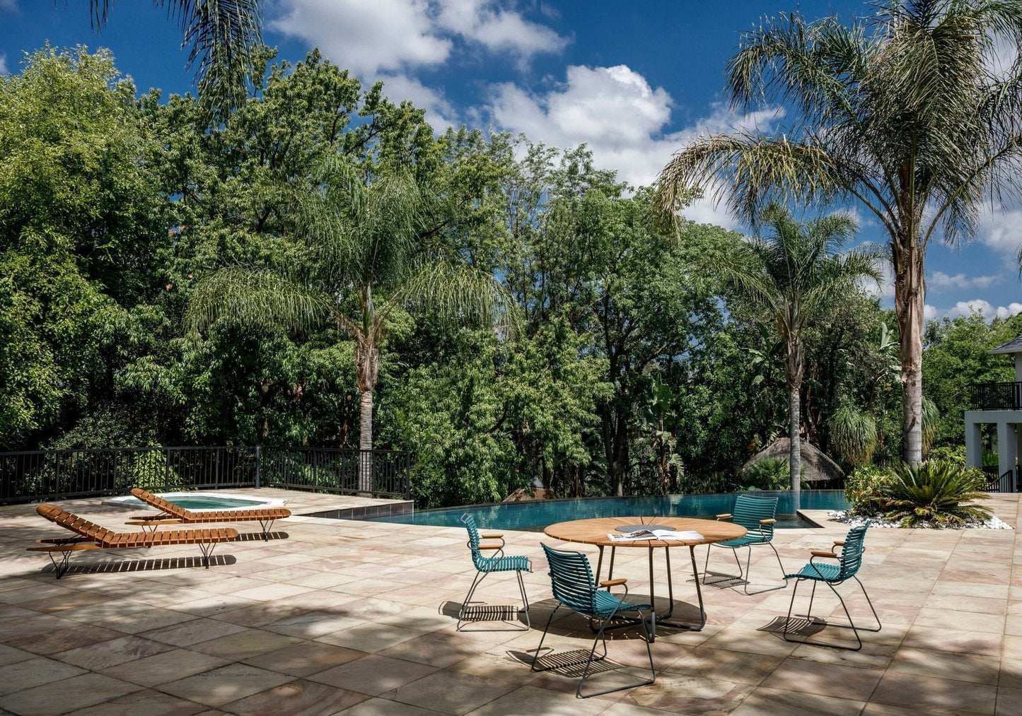 HOUE CIRCLE Outdoor Dining Table - Procure Décor