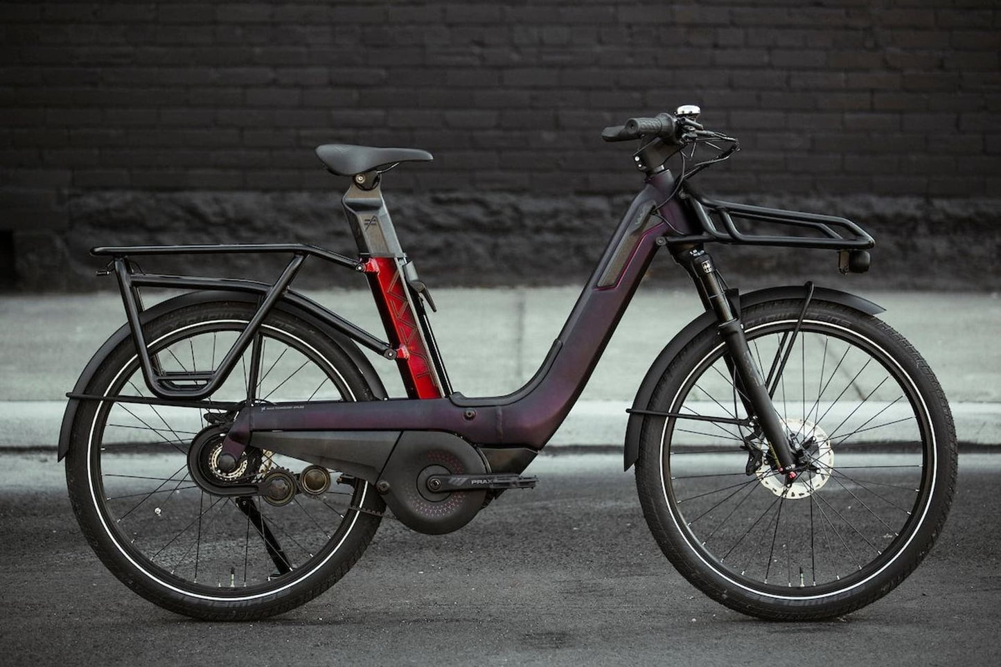 Vaast Bikes E/1 Enviolo 27.5 E-Bike - Vibrant Berry Red-Black Cherry
