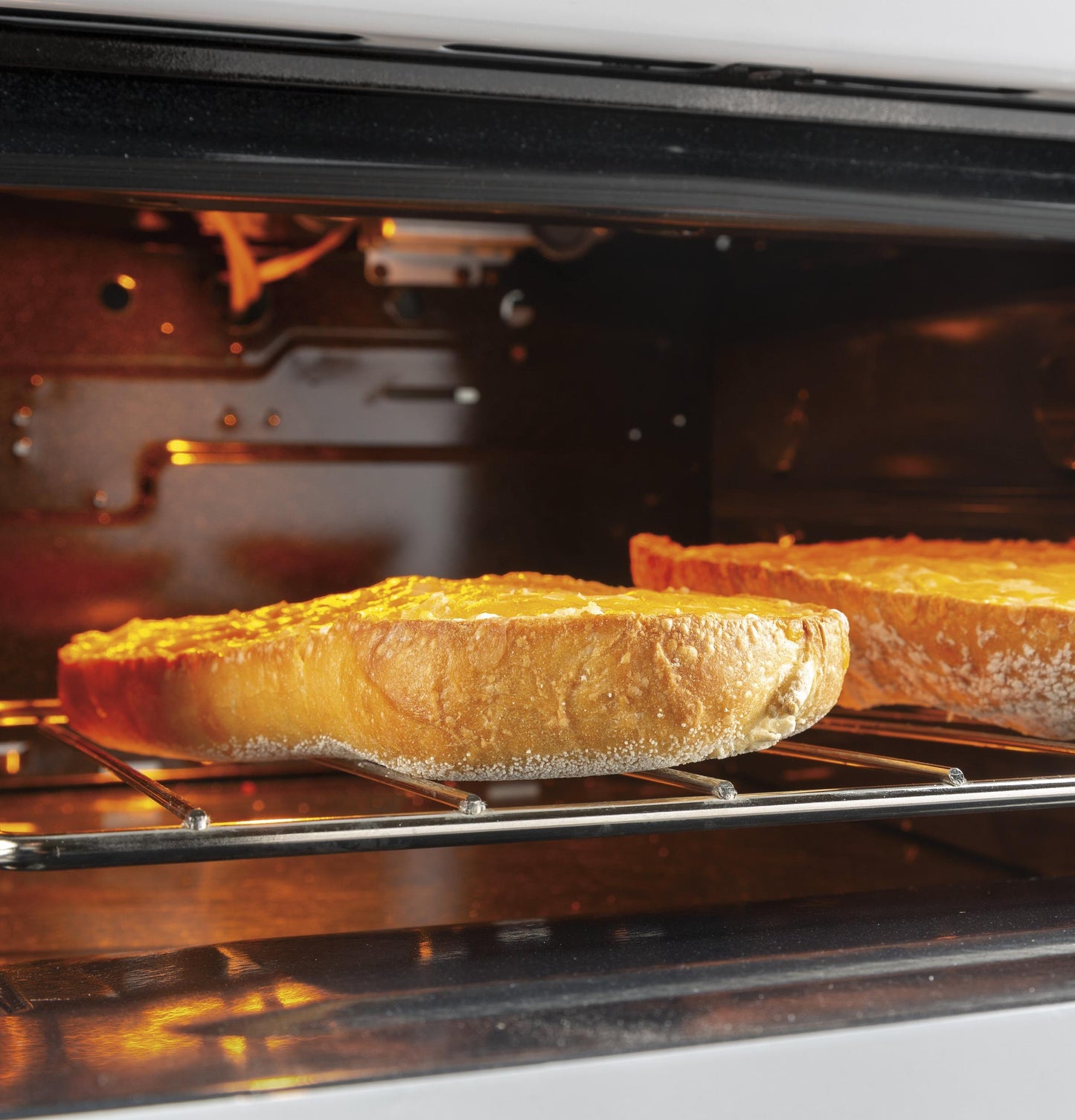HOTPOINT Hotpoint 20" Front-Control Free-Standing Gas Range with Sealed Burners White - RGAS200DMWW