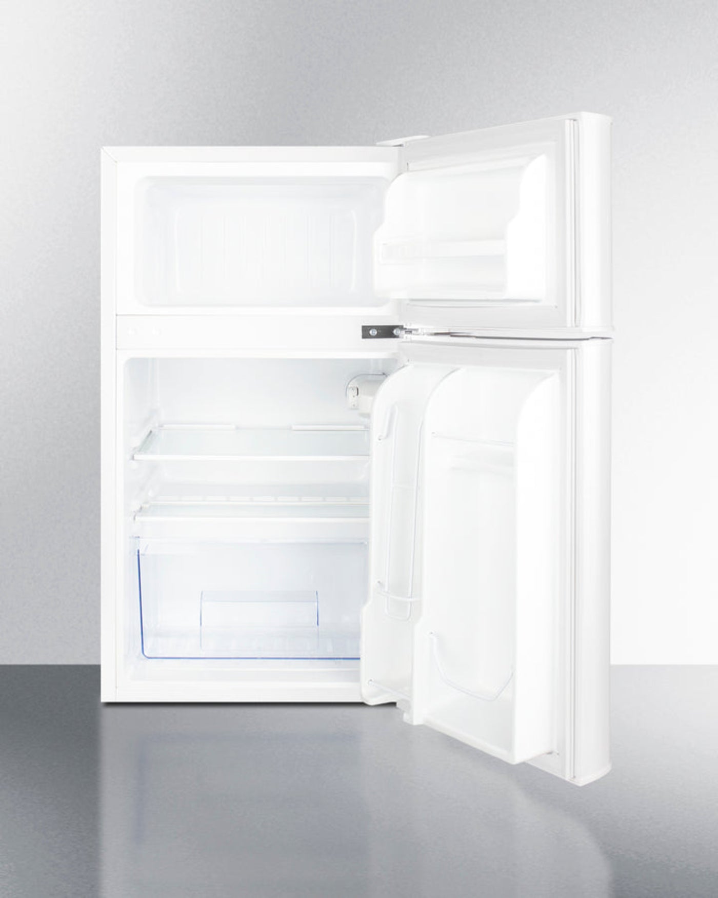 MomCube - 19" Wide Refrigerator-Freezer - CP34WMC