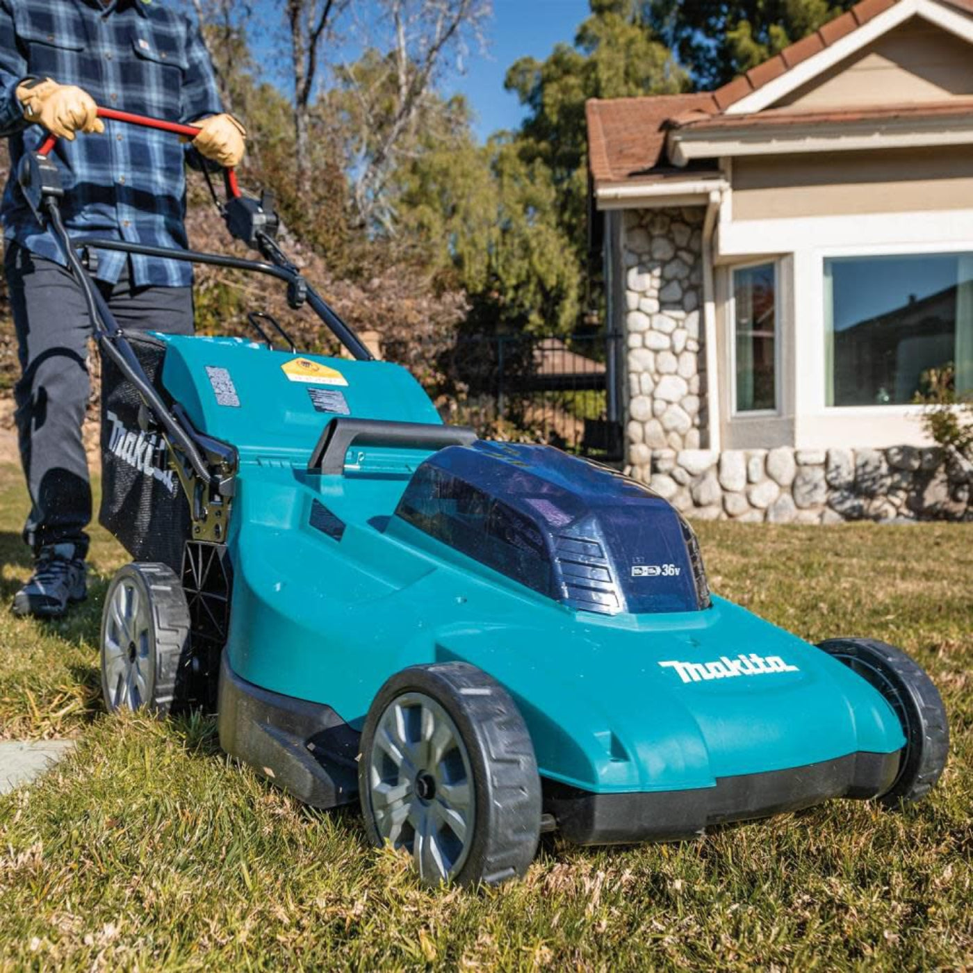 Makita  36V LXT 19 In. Lawn Mower Self-Propelled Kit with 4 Batteries - XML14CT1