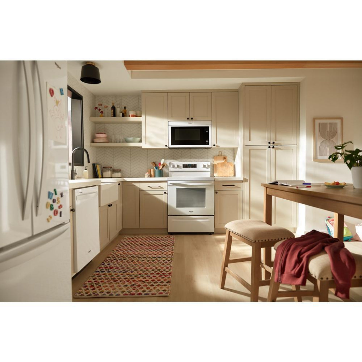 WHIRLPOOL 30-inch Energy Star Electric Range with Air Cooking Technology, No Preheat Air Fry and Air Baking and Self Clean White - WFES5030RW